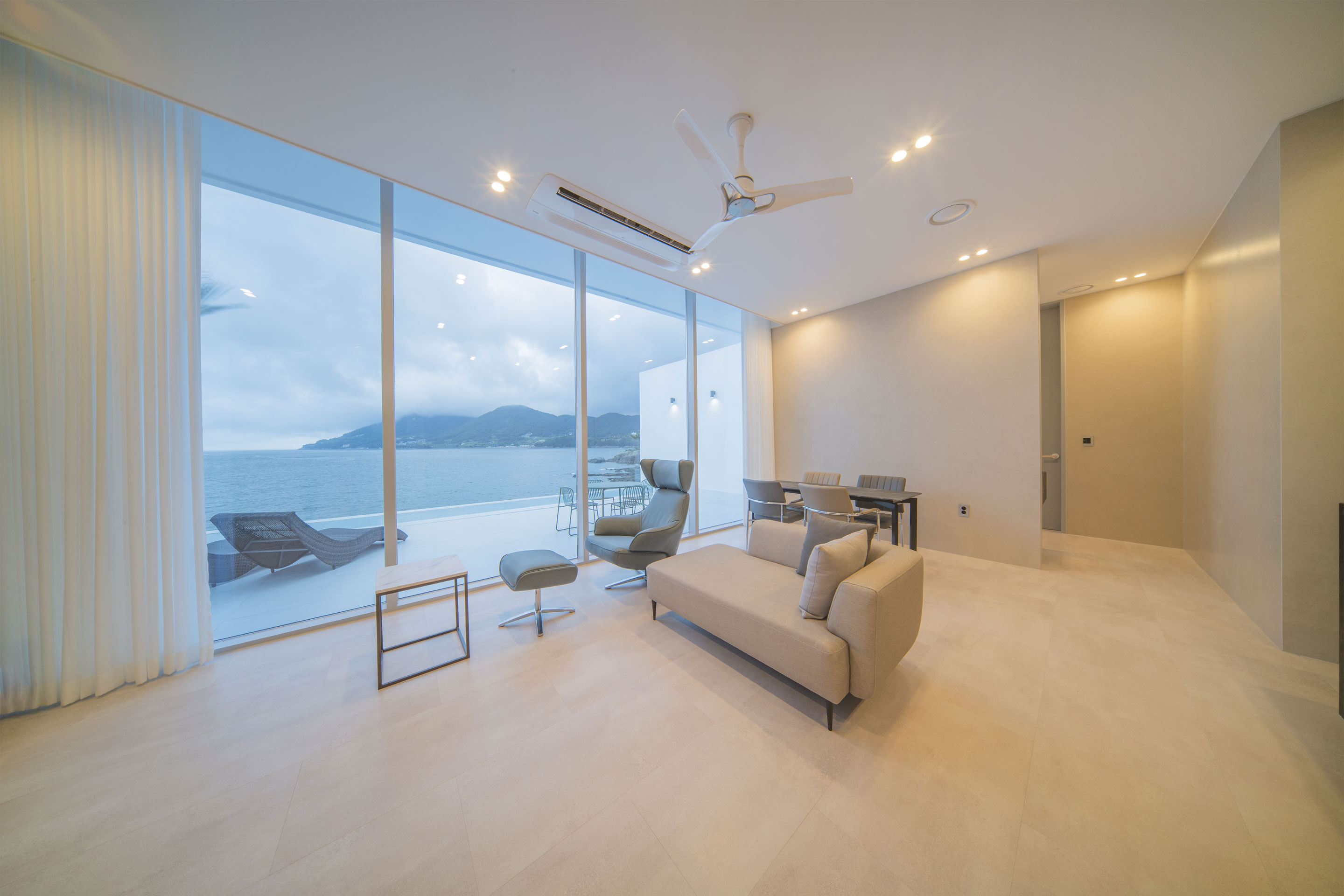 레드콩풀빌라의102